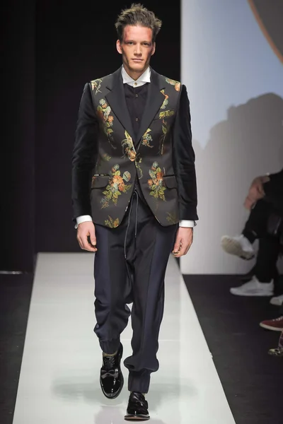 Look 34